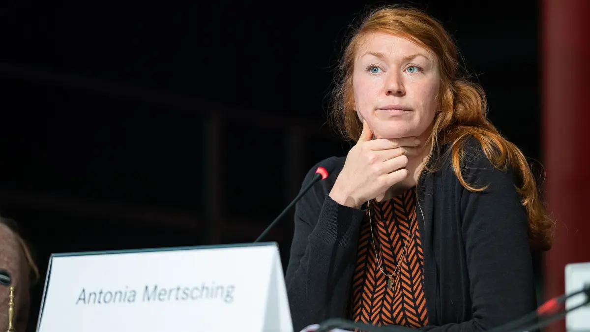 Antonia Mertsching aus Weißwasser ist Landtagsabgeordnete im Landtag Sachsen für die Partei Die Linke. Sie organisiert die CSD-Kundgebung in Weißwasser.
Antonia Mertsching, Landtagsabgeordnete im Landtag Sachsen für die Partei Die Linke, nimmt am Landesparteitag Linke Sachsen im Messe- und Veranstaltungspark Löbau teil. +++ dpa-Bildfunk +++