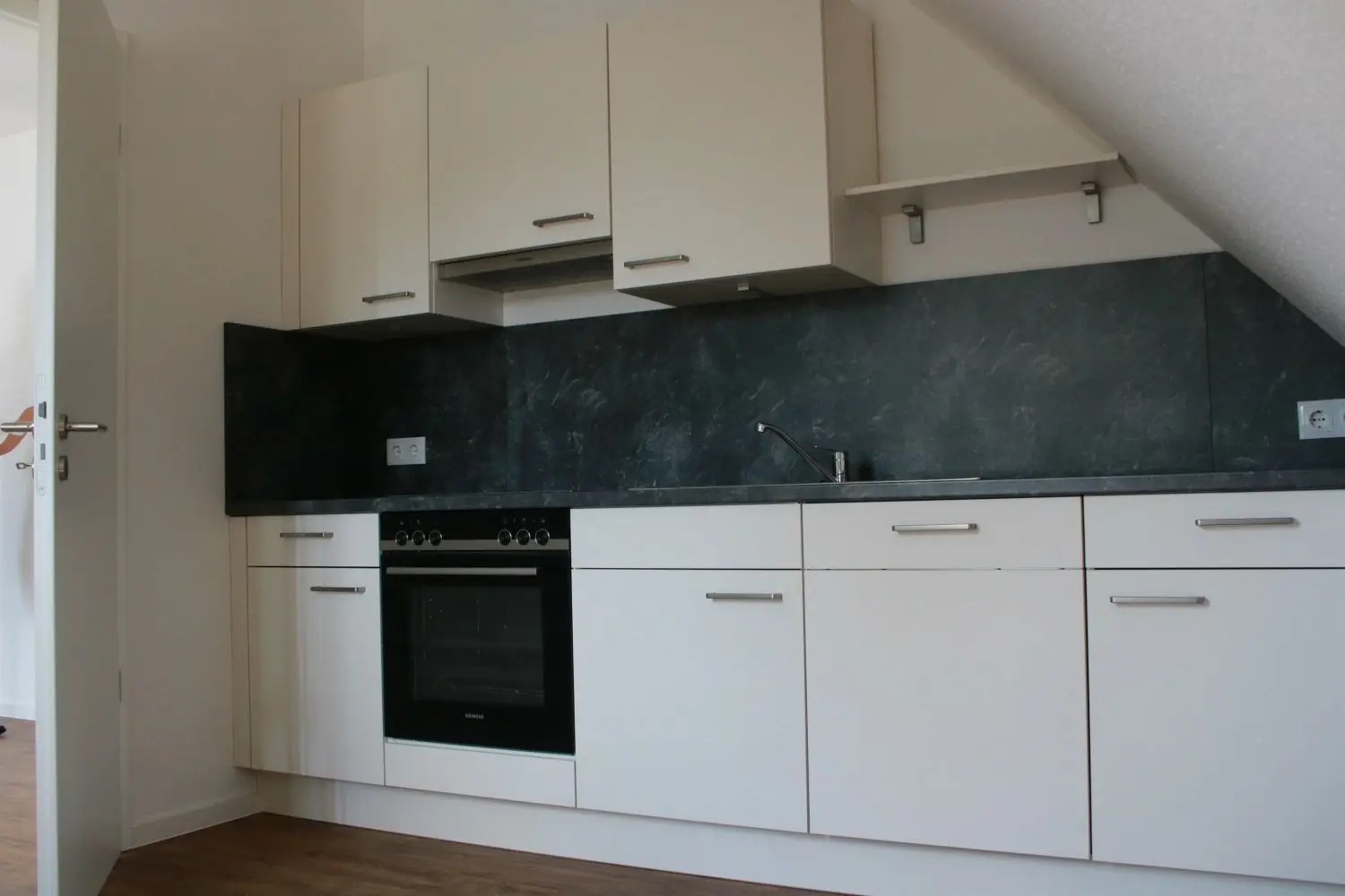 Die Küchen sind bereits eingebaut.