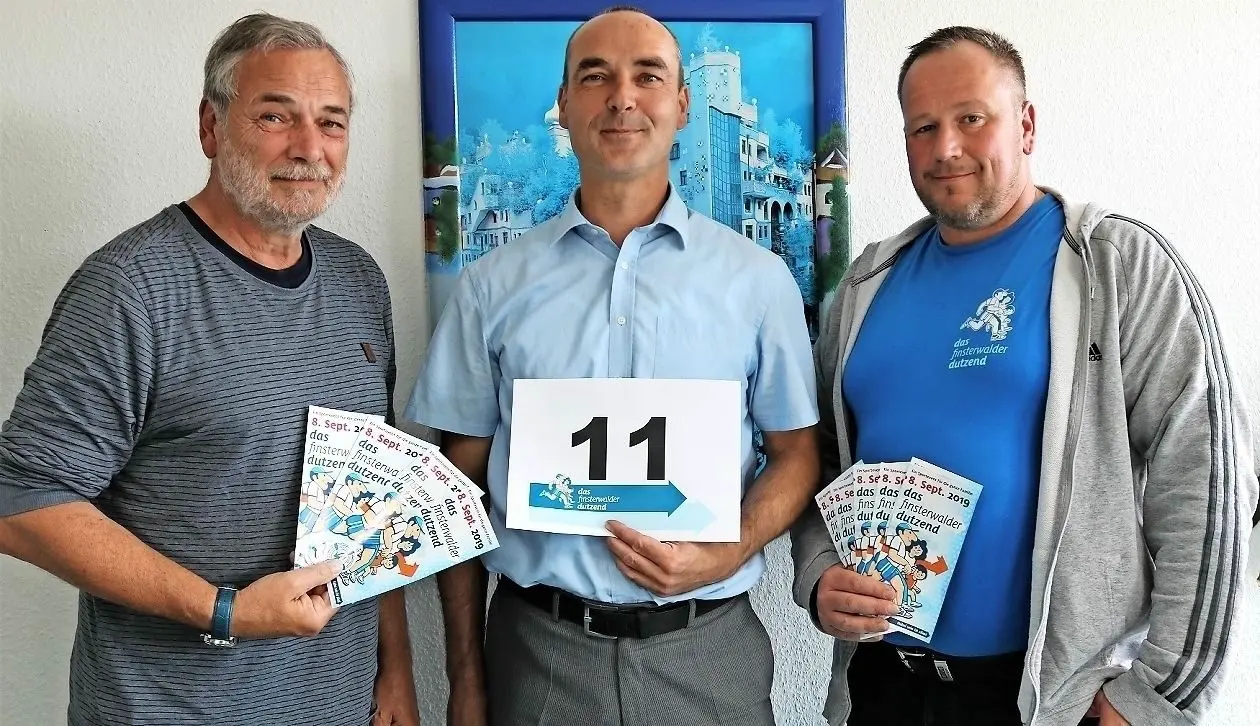 Thomas Delliehausen, Mark Ockert und Mario Neuber (v.l.) laden zum „Finsterwalder Dutzend“ ein. ⇥