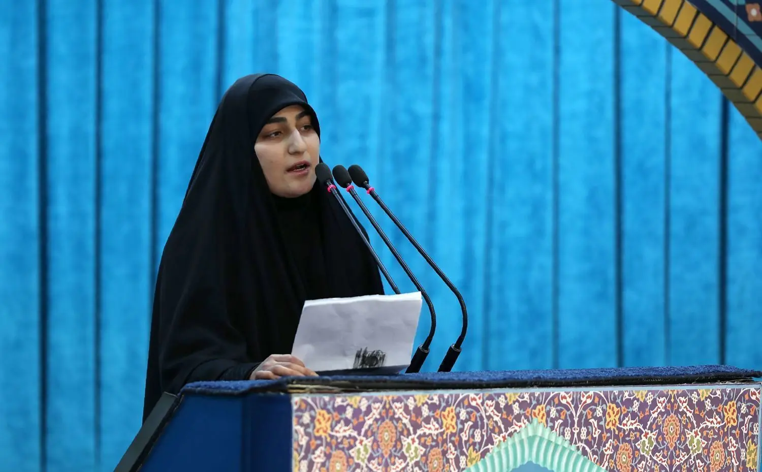 Zeinab Soleimani, die Tochter des ermordeten Generals, Ghassem Soleimani, droht den USA. ⇥
