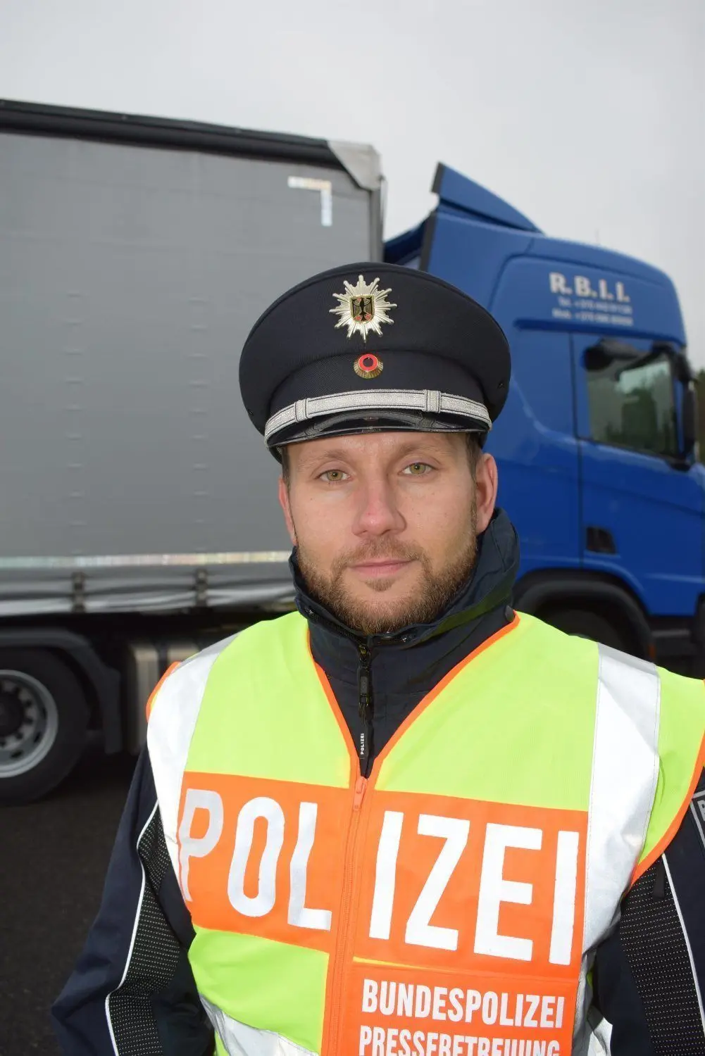 Eine großangelegte Polizeikontrolle fand am Mittwoch an der deutsch-polnischen Grenze statt. Die Beamten der Bundespolizei nahmen dabei unter anderem bei Bademeusel Fahrzeuge unter die Lupe. Dabei sei es diesmal schwerpunktmäßig um das Thema illegale Einreise gegangen, erklärte Polizeihauptkomissar Matthias Lehmann.