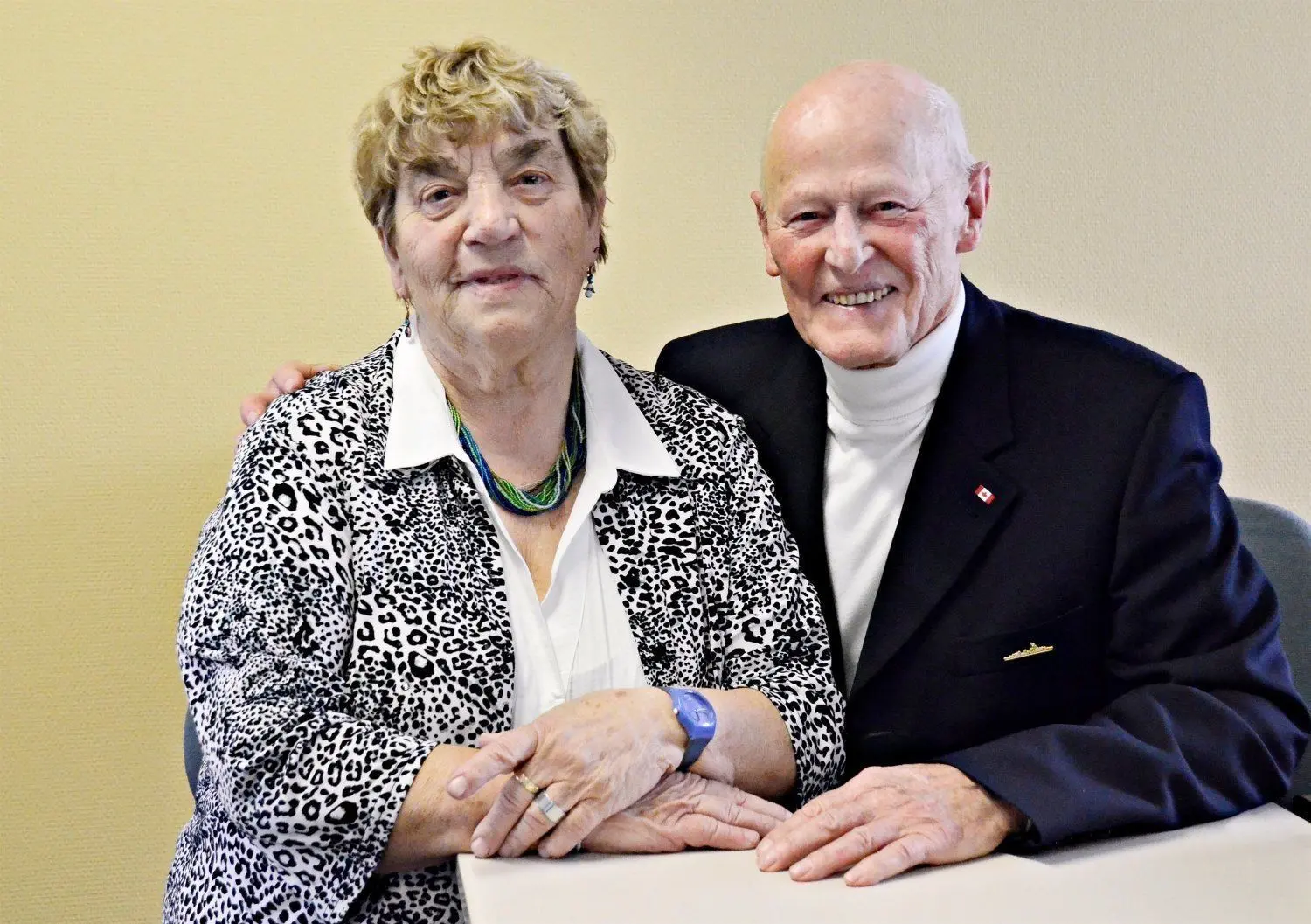 Erna und Ernst Blender feiern 60 Jahre nach ihrer Hochzeit am 19. Dezember 1959 in Kiel ihre diamantene Hochzeit in der Kirche in Massen - im engsten Familienkreis - auch mit den Verwandten, die damals nicht dabei sein konnten.