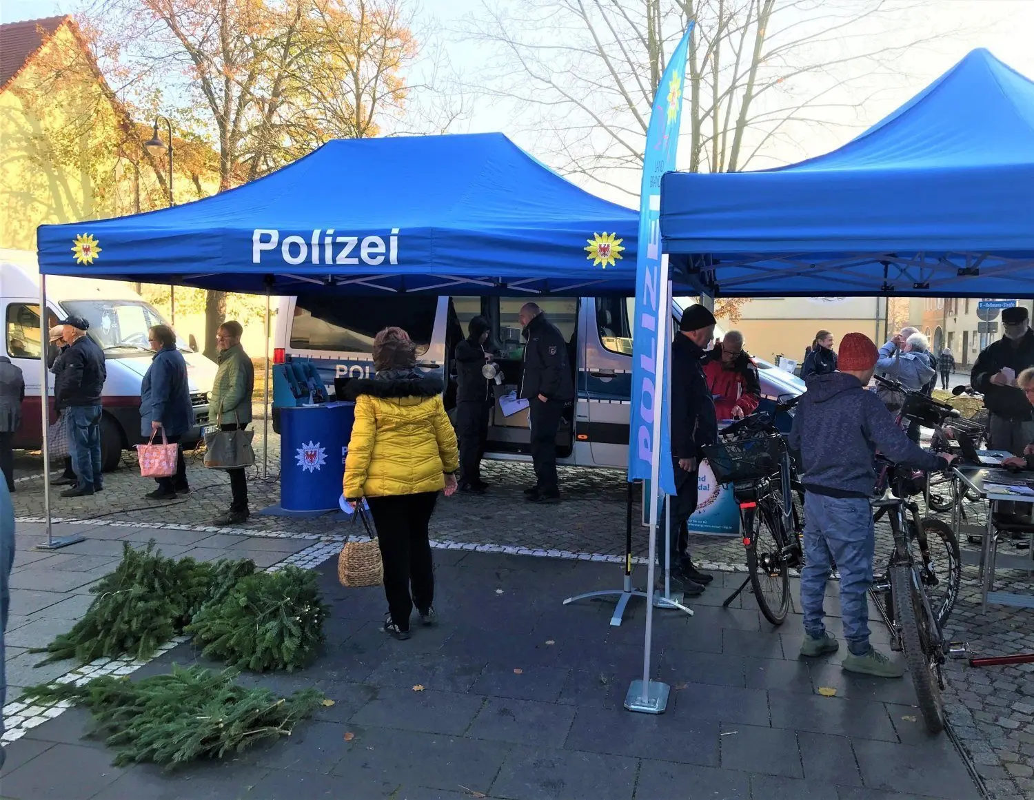 Neben den Informationen zu "Schockanrufen" war es in Vetschau auch möglich sein Fahrrad codieren zu lassen.
