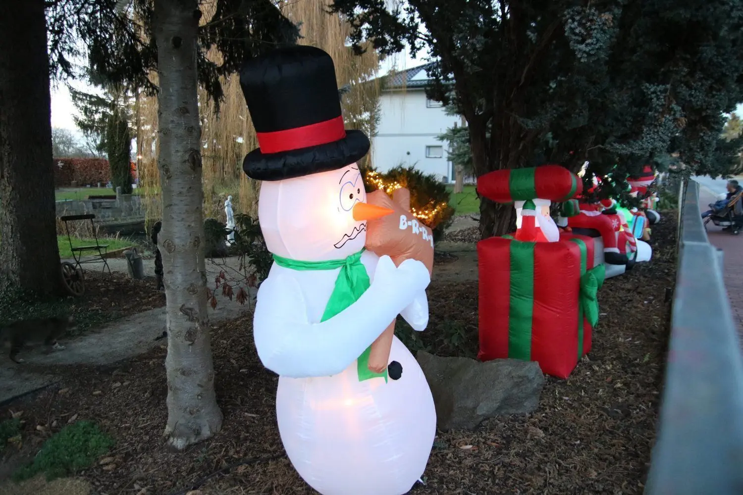 In Lubolz hat Familie Hoffmann jede Menge Weihnachtsdekoration aufgestellt.