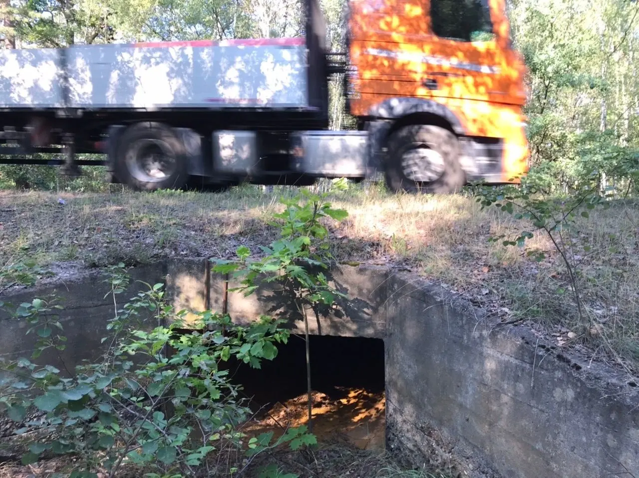 Unter der Staatsstraße 234 von Klein Partwitz zur B 156 besteht bereits ein Grabentunnel. Dessen Trasse könnte für den Überleiter 7 genutzt werden.