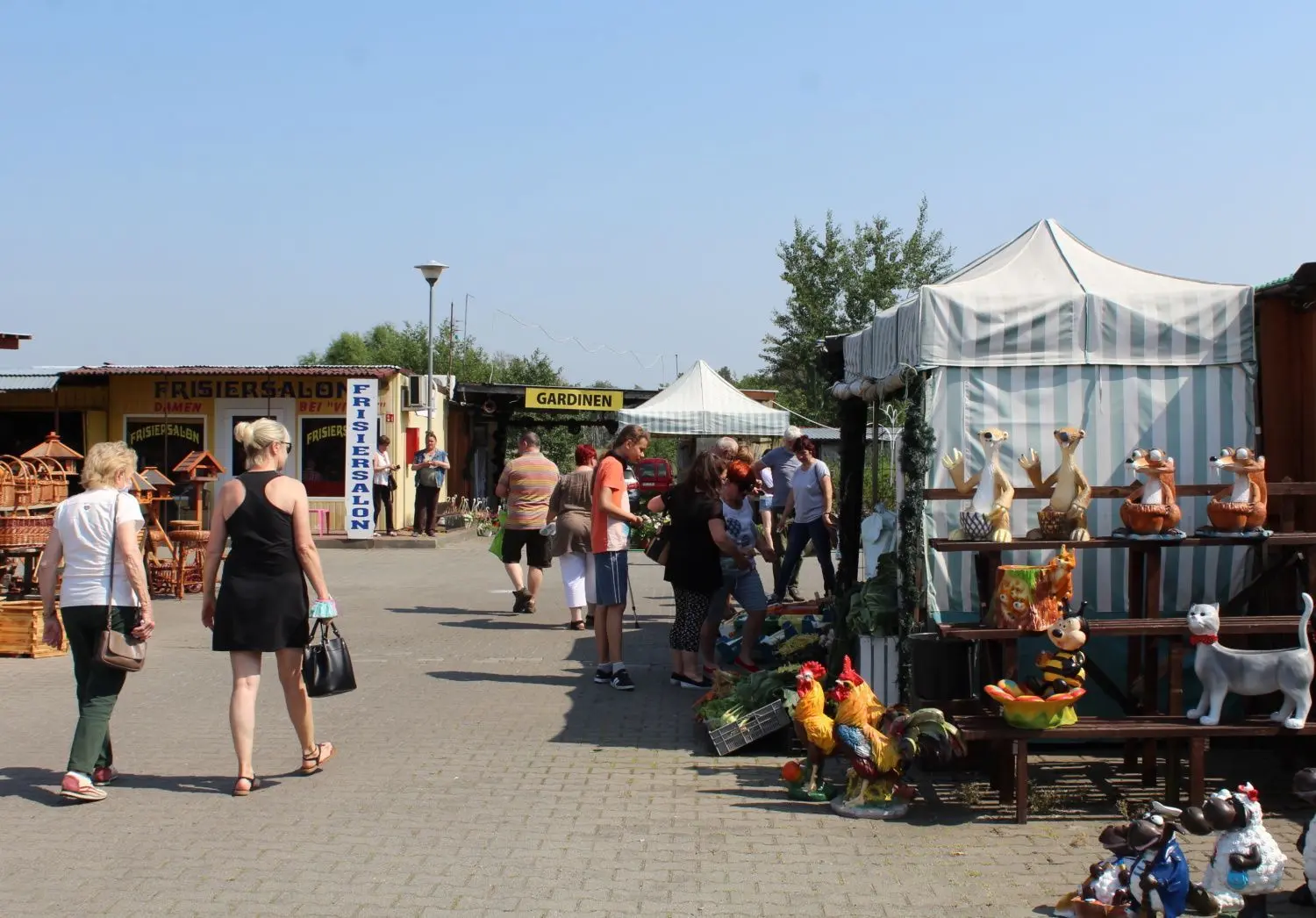 Viele Besucher kommen aus dem Spree-Neiße-Kreis, um sich auf dem Markt umzuschauen und einzukaufen.