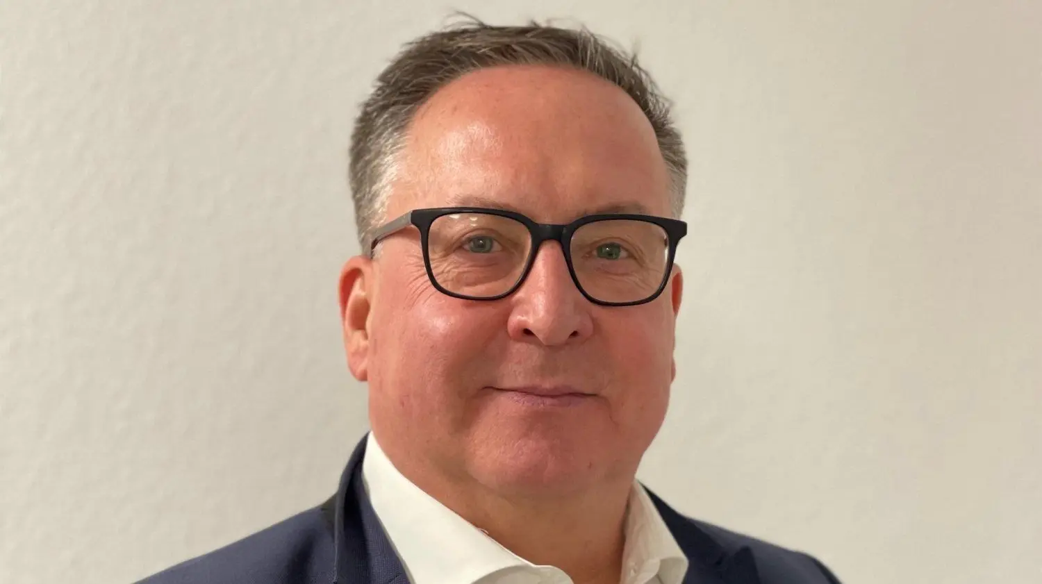 Der Lübbenauer Bürgermeister Helmut Wenzel (parteilos) warnt anlässlich des Holocaust-Gedenktags vor der Gefahr von Verschwörungstheorien, die auch während der Corona-Pandemie Hochkonjunktur haben.