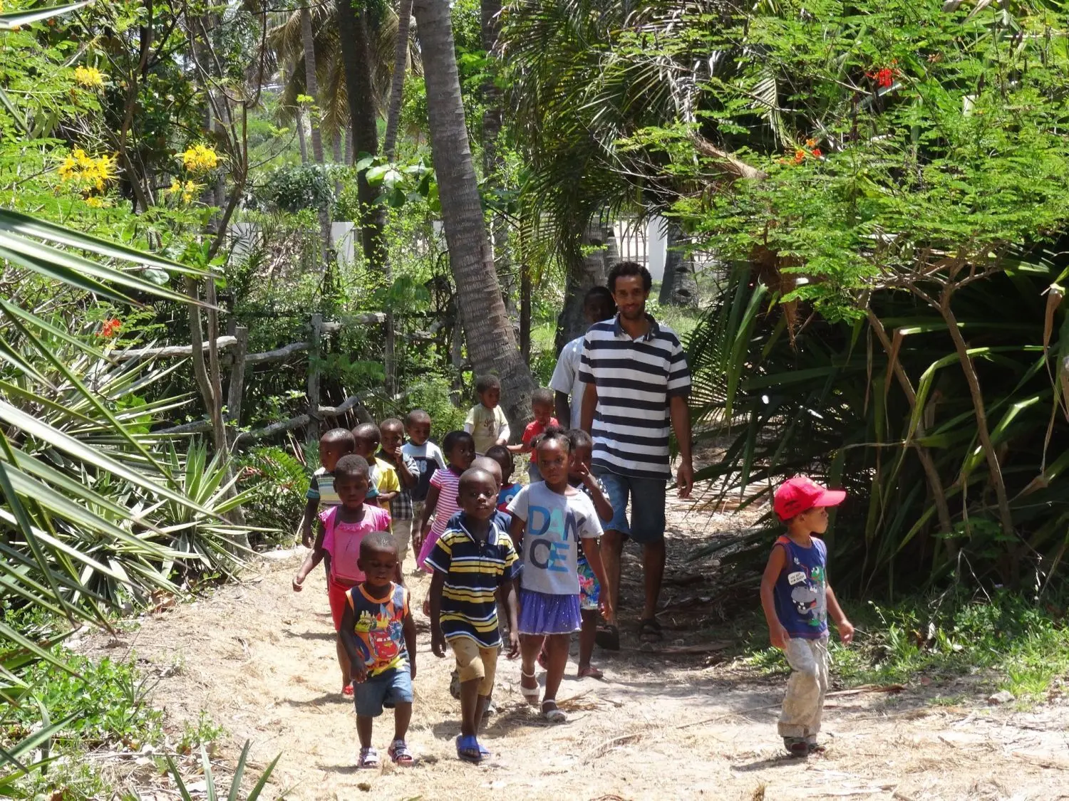 In Mosambik hat der in Senftenberg geborene und aufgewachsene Peter Sander das Kindergartenprojekt Escolinha Nhassanana ins Leben gerufen.