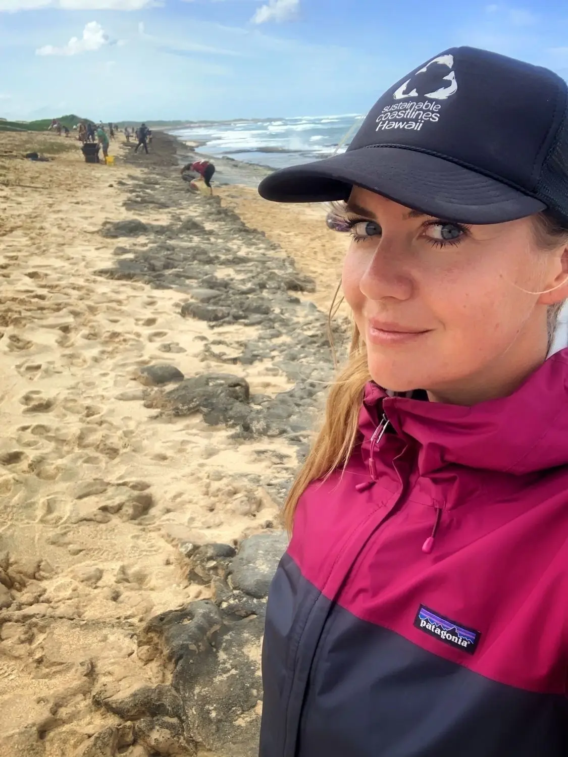Beim wöchentlichen Reinigen des Strandes in Oahu auf Hawaii ist die Ex-Cottbuserin auch dabei.