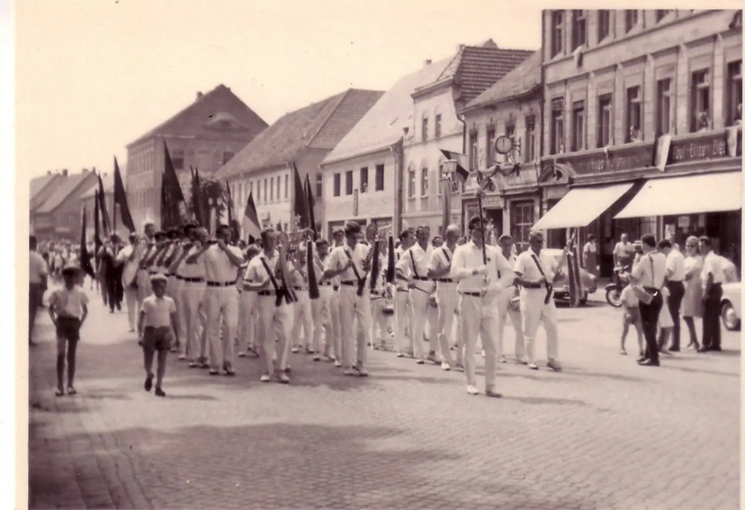 In den 1960er Jahren gab es bis zu 60 Spielleute und einen Kinderzug.
