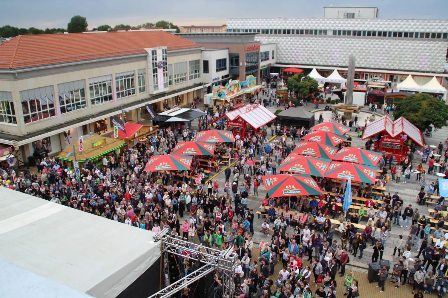 Solche Bilder vom Stadtfest in Hoyerswerda sind auch in diesem Jahr undenkbar. Die Jubiläumsauflage ist erneut abgesagt und auf 2022 verschoben.