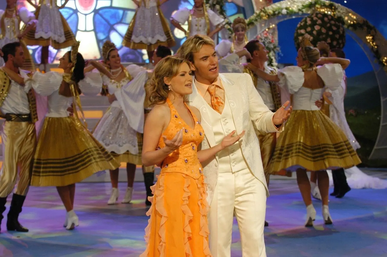 14. Mai 2005, Stadthalle Cottbus: Hier hatte Helene Fischer an der Seite des Schlagerstars Florian Silbereisen ihren ersten Fernsehauftritt. Der MDR nahm in Cottbus die Sendung „Hochzeitsfest der Volksmusik“ auf, das als Samstagabendshow lief.