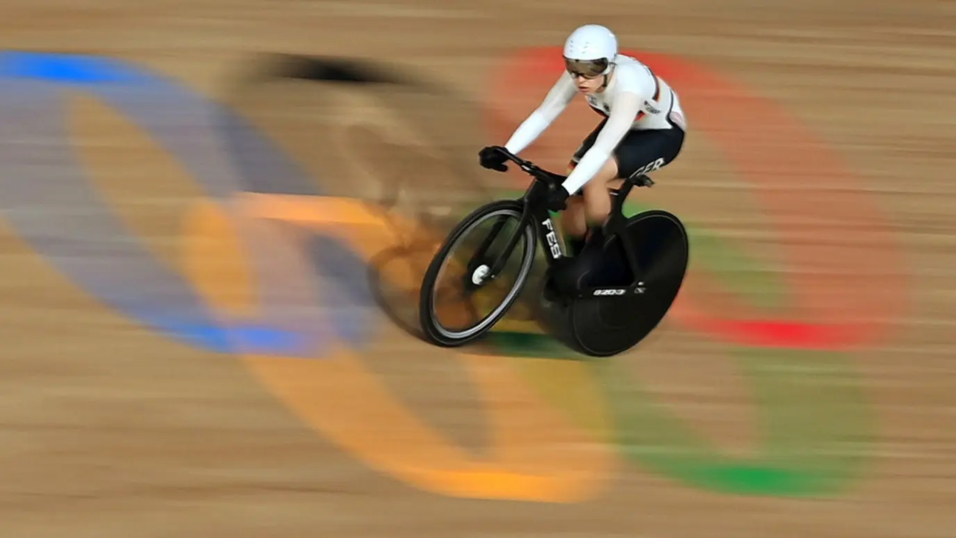 Die dreimalige Bahnrad-Weltmeisterin Emma Hinze (Cottbus) hat bei den Olympischen Spielen klar das Podest verpasst.