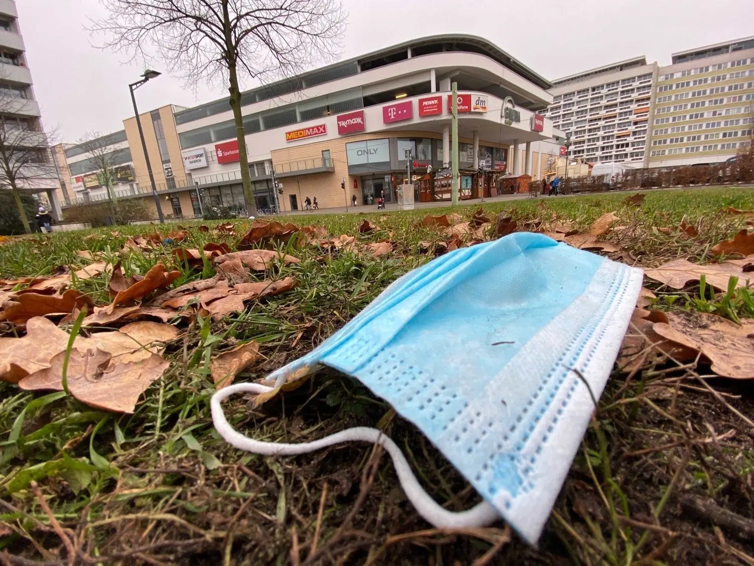 Der Polizeieinsatz ereignete sich an der Stadtpromenade. Zu den Gästen zählten Gegner der Maskenpflicht.
