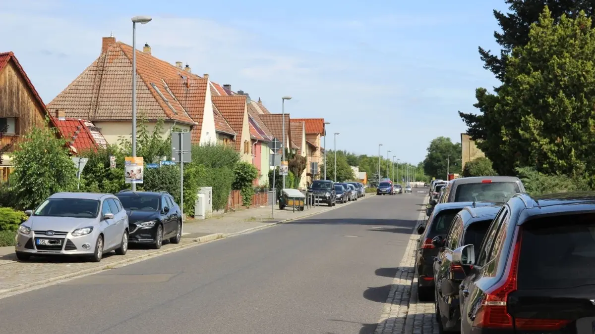 Die Spremberger Straße in Senftenberg ist gut ausgebaut und verfügt über einen Fußweg. Ob dort eine dauerhafte Tempo-30-Zone kommt, ist noch ungewiss.
Die Spremberger Straße in Senftenberg ist gut ausgebaut und verfügt über einen Fußweg. Ob dort eine dauerhafte Tempo-30-Zone kommt, ist noch ungewiss.