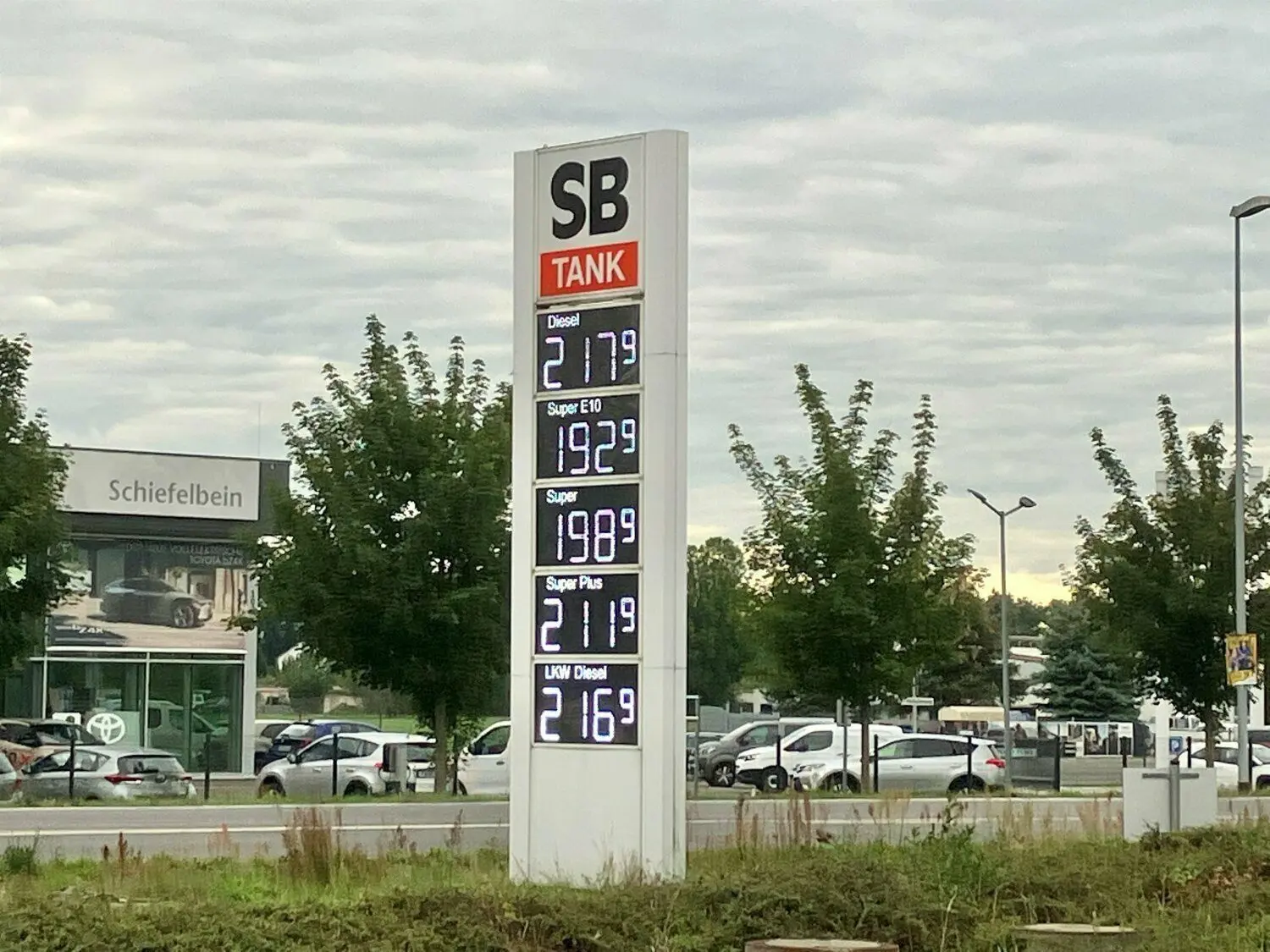 Donnerstag, 1. September 2022, um 7.35 Uhr in Hoyerswerda: Der Tankrabatt ist vorbei, die Preise ziehen deutlich an.