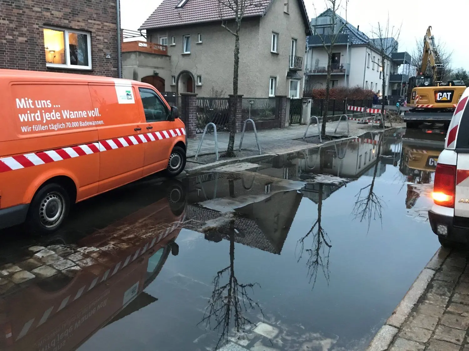 Die Zittauer Straße in Cottbus stand im Februar nach einem Rohrbruch unter Wasser.