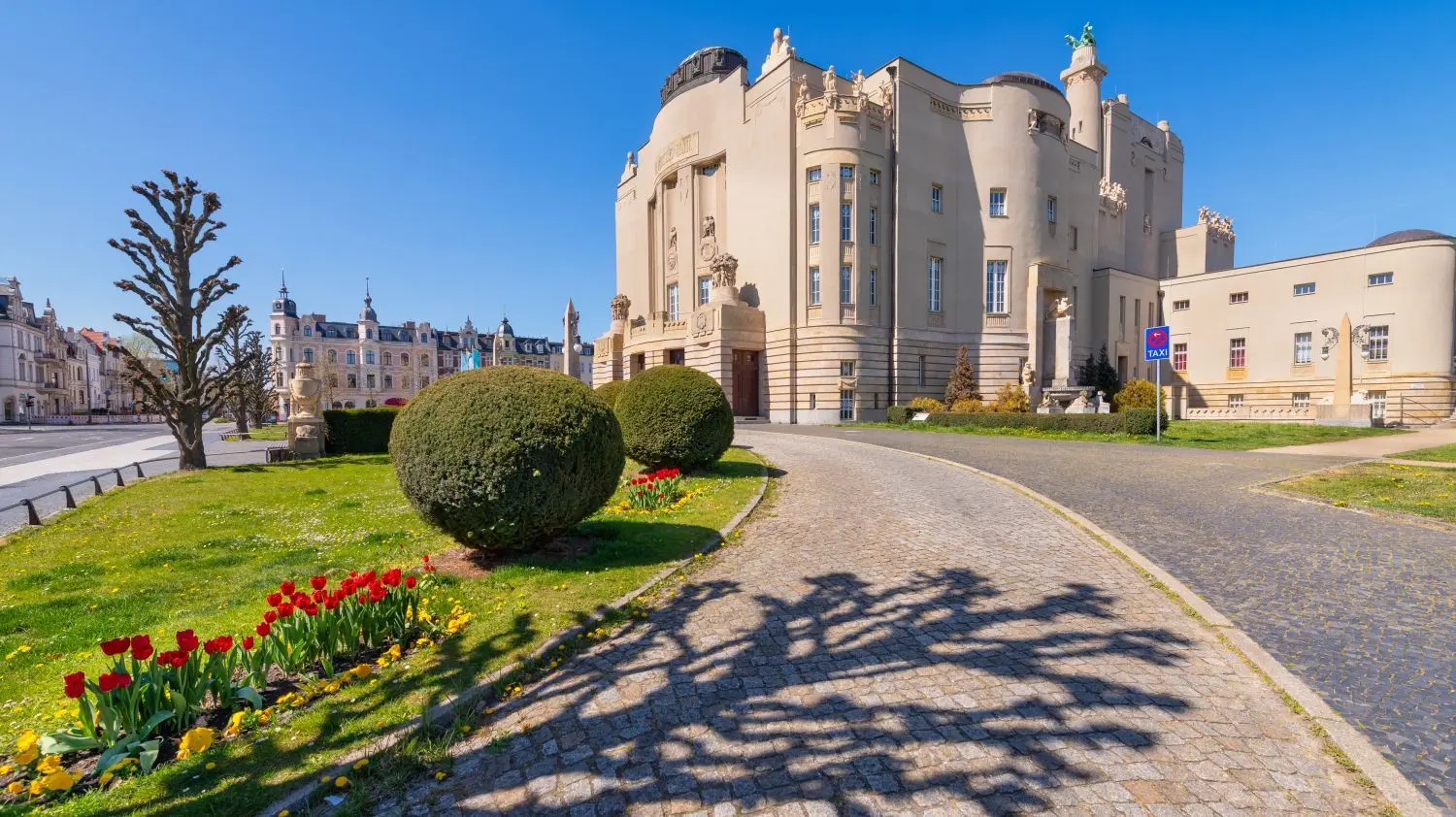 Das Staatstheater Cottbus hat auf die Solidarität der Kartenkäufer zählen können und jetzt auch einen Freiluftspielplan konzipiert.