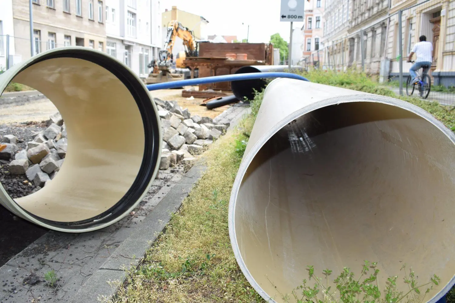 Aktuelles Großprojekt: In der Cottbuser Straße sind in den vergangenen Monaten auch die Abwasserkanäle erneuert worden. Die Baustelle wurde erst vor wenigen Tagen freigegeben.