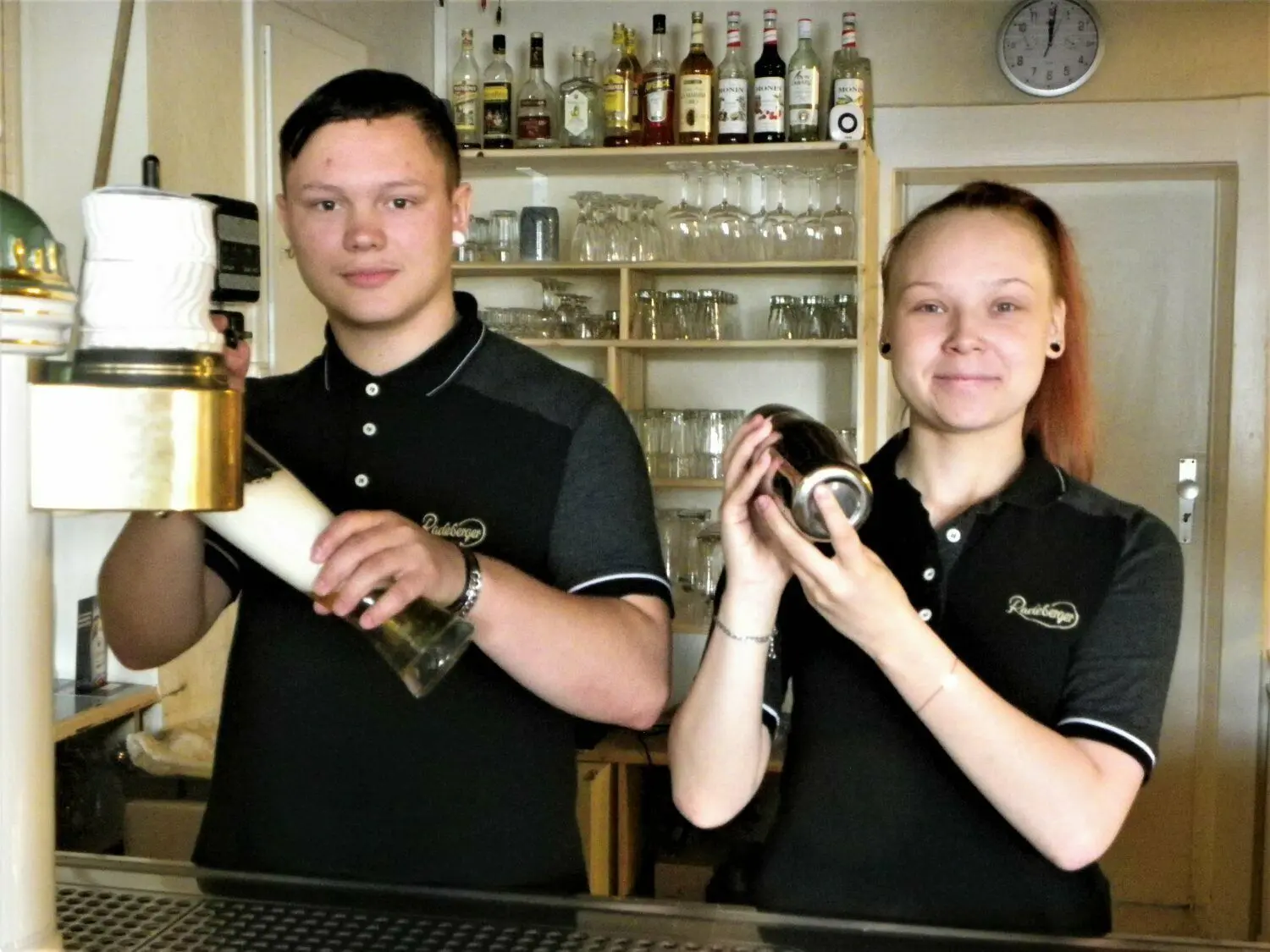 Manuel Wollmann und Quiteria Franice-Neubert gehören zum neuen Team der Gaststätte „Zum Dorfkrug“ in Kerkwitz.