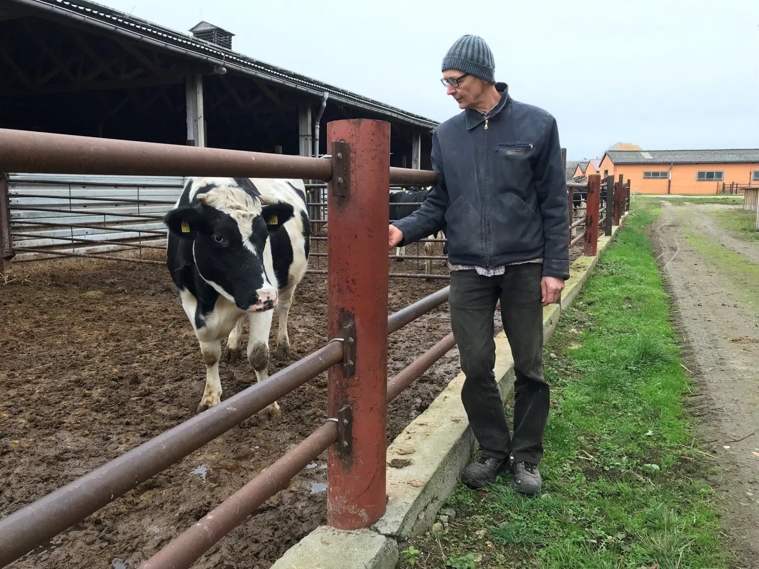 Landwirt Heiner Lütke Schwienhorst ist überzeugt, dass der ökologischen Tiehaltung die Zukunft gehört.