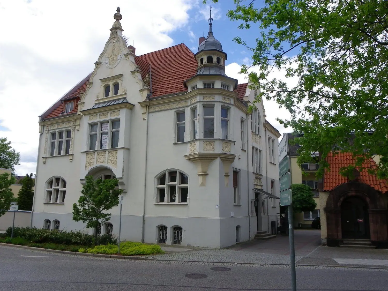 Das Haus Straupitzstraße 2, in dem viele Jahre auch das Gubener Standesamt seinen Sitz hatte, soll versteigert werden.