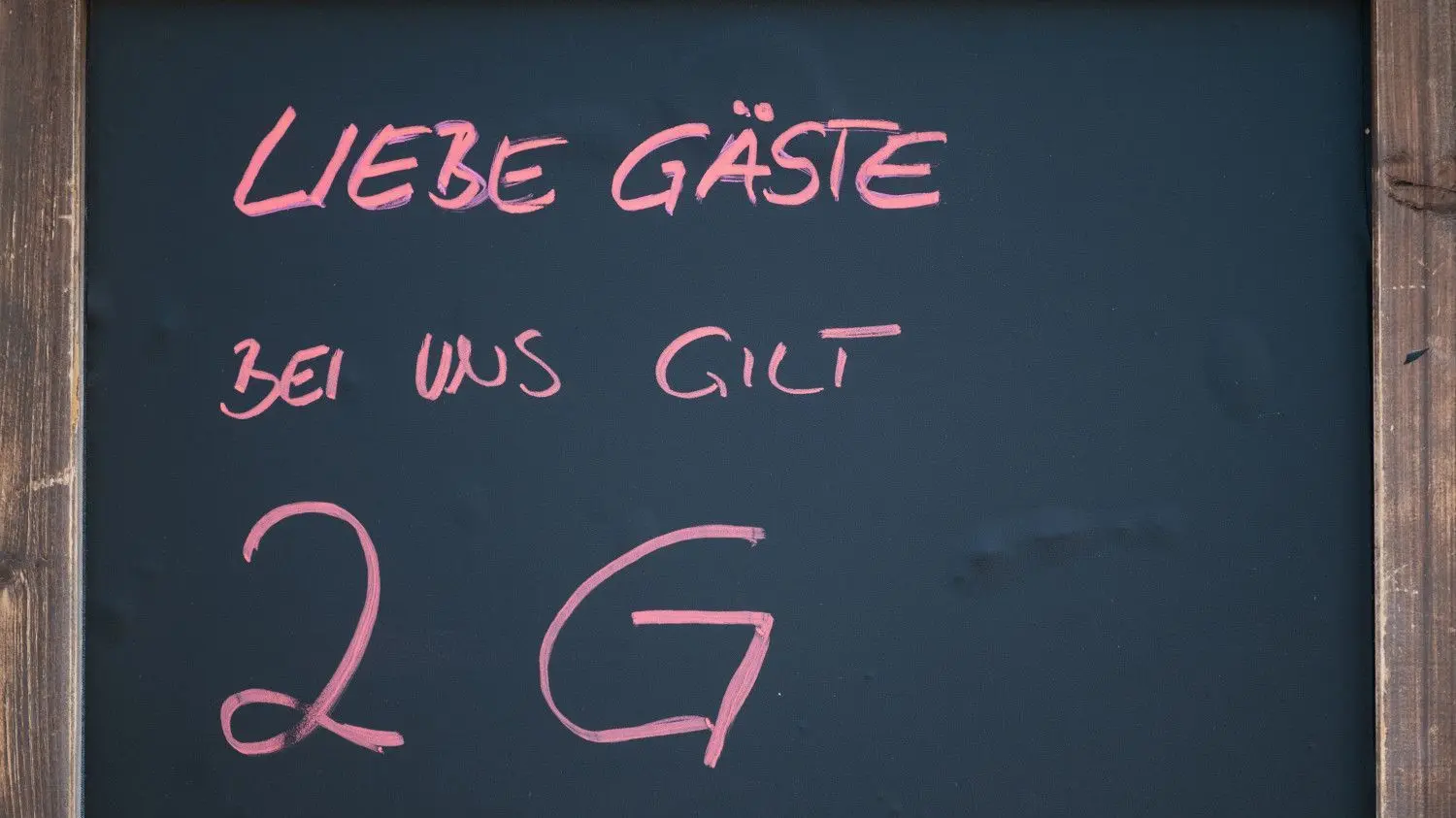 Ein Restaurant- oder Kneipenbesuch ist in Cottbus aktuell nur noch für Geimpfte oder Genesene erlaubt.
