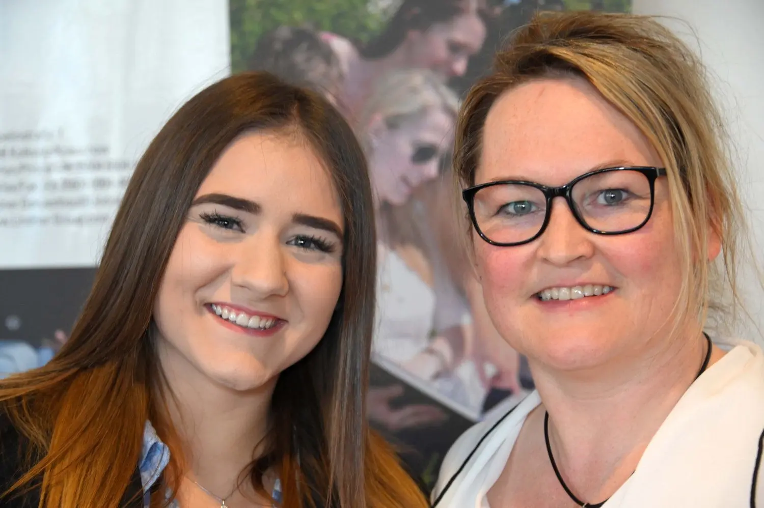 Geballte Frauenpower: Alexa Hanschkatz (l.) und Qualitätsmanagerin Juliette Kanter werben um Nachwuchs für das Unternehmen Lindner Gerüstbau in Krieschow. Der Mutterkonzern in Bayern beschäftigt weltweit 7000 Menschen.