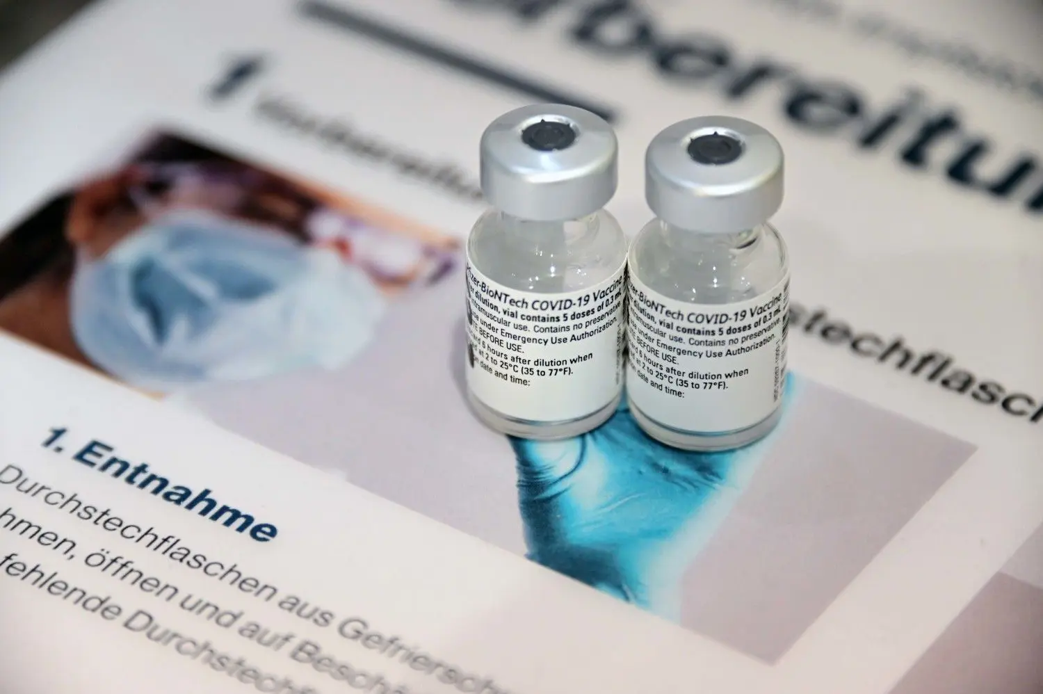 Das Vakzin von Biontech/Pfizer ist dem Cottbuser Oberbürgermeister im Pflegeheim Am Blechenpark vorzeitig verabreicht worden.