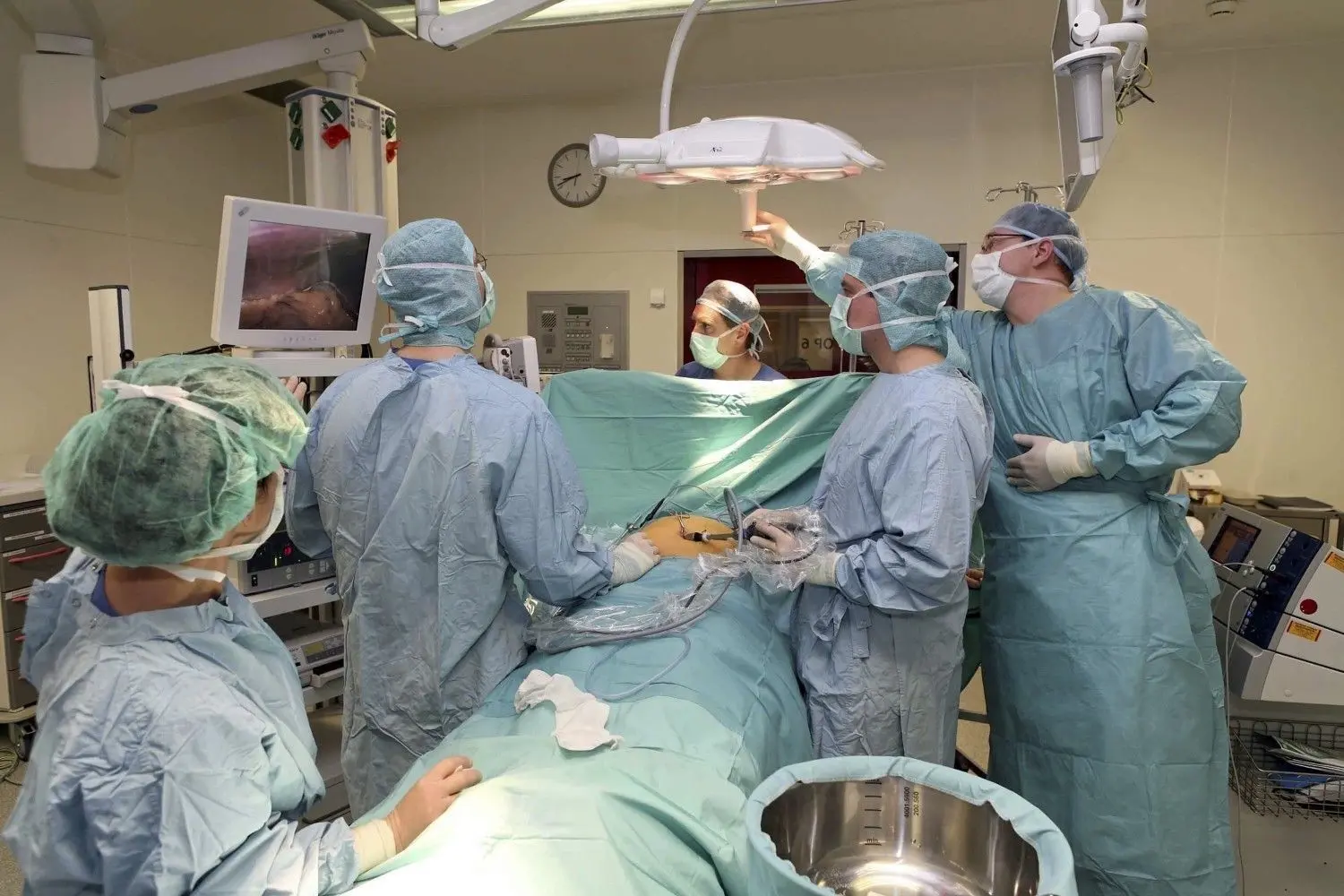 Eine OP im Carl-Thiem-Klinikum. Die Corona-Pandemie sorgt dafür, dass viele Krankenhaus-Mitarbeiter an ihrem Limit arbeiten.