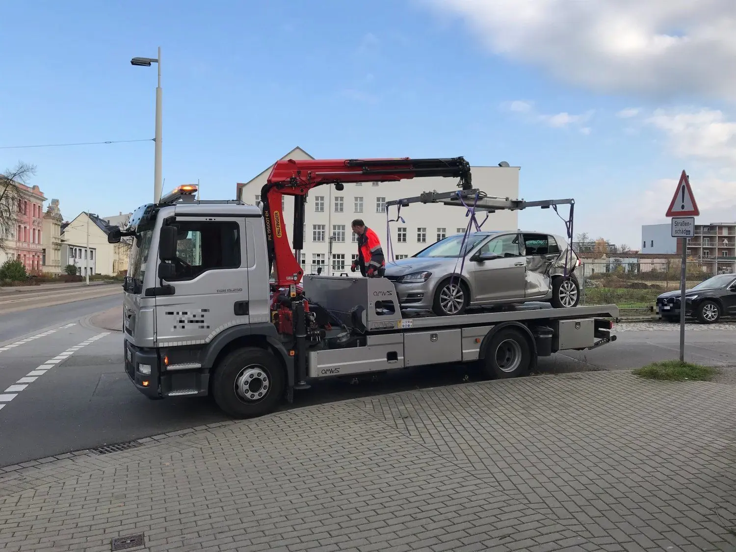 Am Samstag, 23. November 2019, sind auf der Berliner Straße in Cottbus eine Tram der Linie 3 von Cottbusverkehr und ein VW Golf zusammengestoßen. Die Insassen sowohl des Autos als auch in der Straßenbahn blieben nach Angaben einer Polizistin am Unfallort unverletzt.