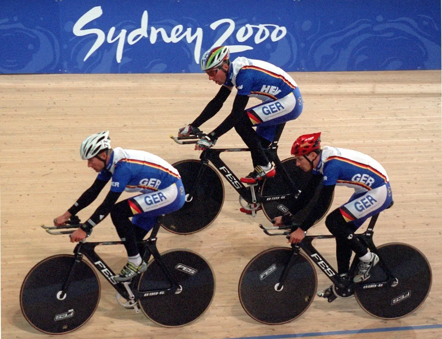 2000 in Sydney gehörte Olaf Pollack (r.) zum erfolgreichen deutschen Bahnvierer und darf sich seither Olympiasieger nennnen.