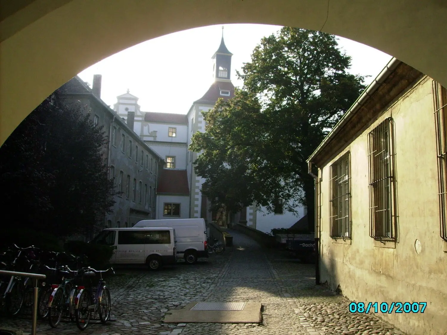 Ein Archivfoto aus dem Jahr 2007 zeigt: Das Schloss Finsterwalde hat sich in den vergangenen drei Jahrzehnten von einer grauen Maus zu einem glanzvollen Hingucker entwickelt.