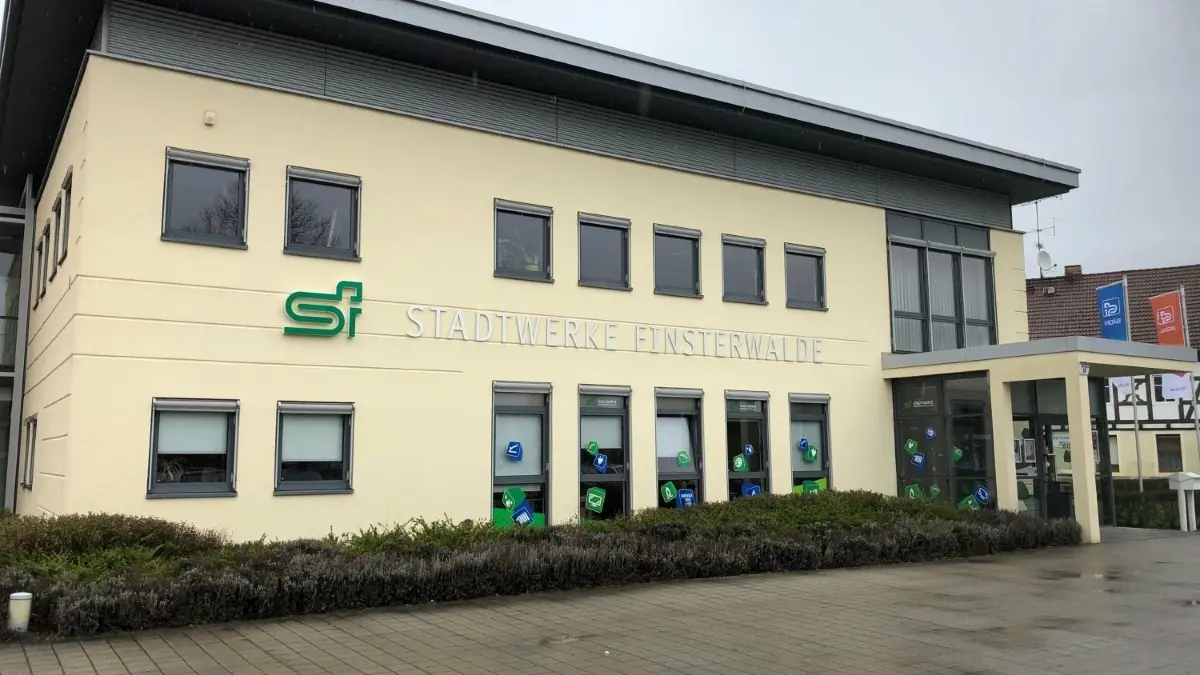 Die Stadtwerke Finsterwalde schränklen aktuell ihre Sprechzeiten im Kundencenter ein.
Gebäude Stadtwerke Finsterwalde