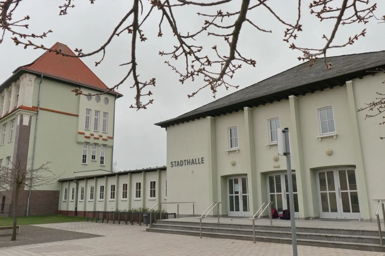 Ab sofort sind die Calauer Sporthalle und Stadthalle für sämtliche Aktivitäten gesperrt. Eine Ausnahme bildet der Schulsport.