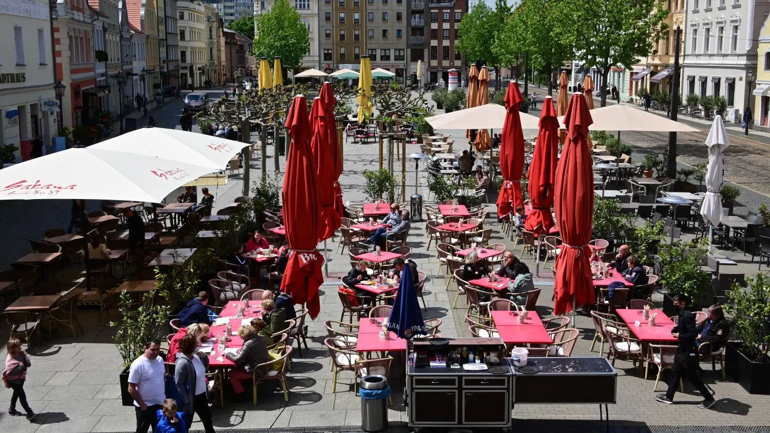 2G oder 3G? Gastronomen aus Cottbus und Umgebung tun sich schwer damit, nur noch Geimpfte und Genesene in ihre Lokale zu lassen. Die aktuelle Brandenburger Verordnung stellt es allen Betreibern frei, ob sie auch getestete Kunden weiterhin bewirten.