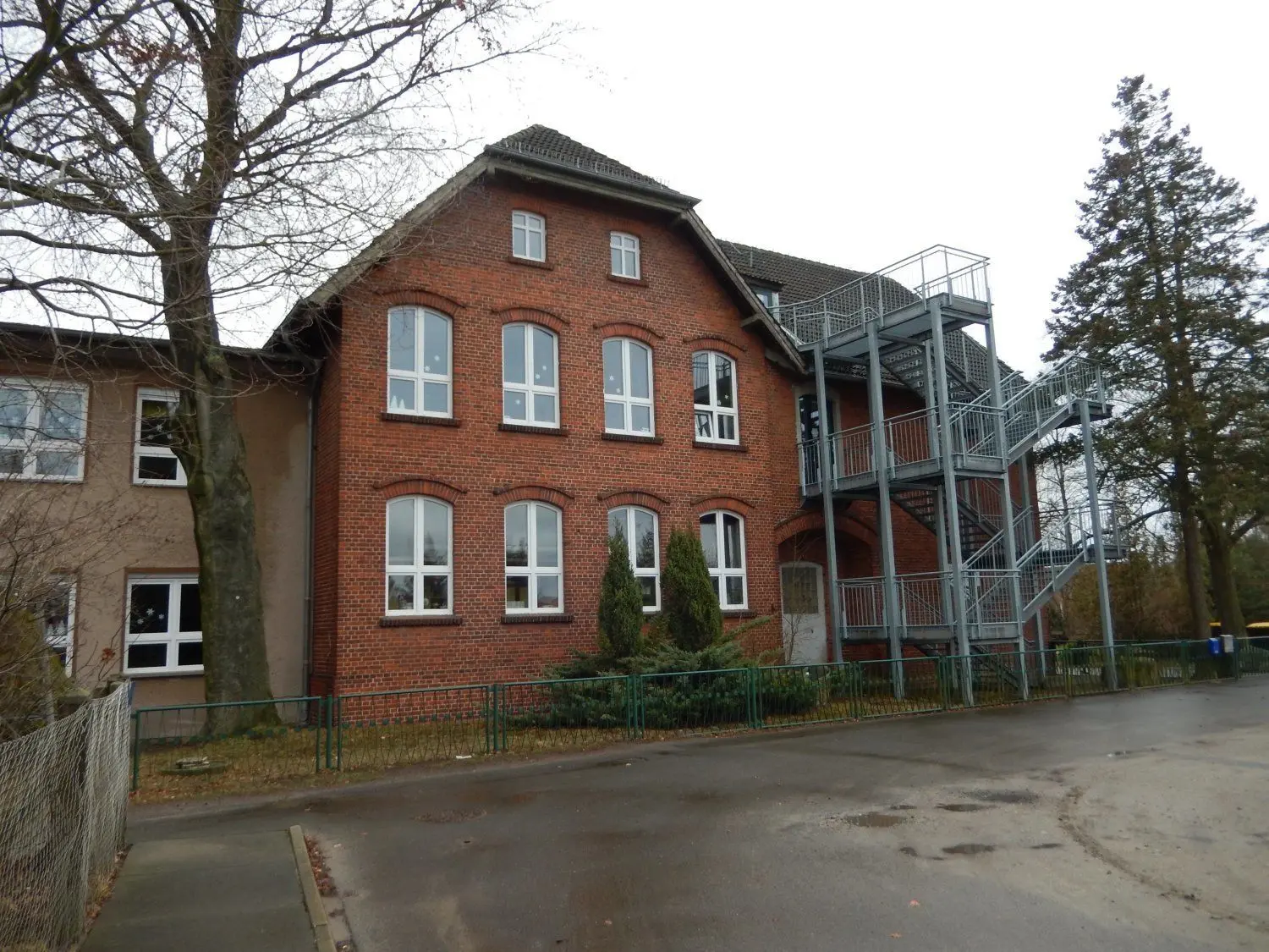 Die Archimedes Grundschule im Forster Ortsteil Noßdorf.