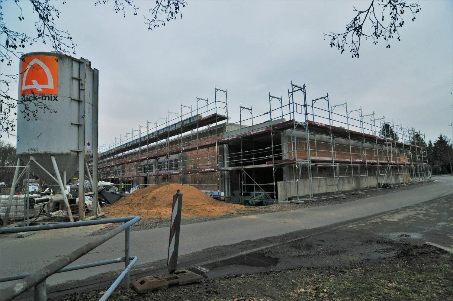 Im kommenden Monat sollte der neue Aldi-Markt in Forst seine Türen für die Kundschaft öffnen. Doch der Öffnungstermin verschiebt abermals, da die Bauarbeiten noch lange nicht abgeschlossen sind. Ein neuer Termin Steht aber bereits.
