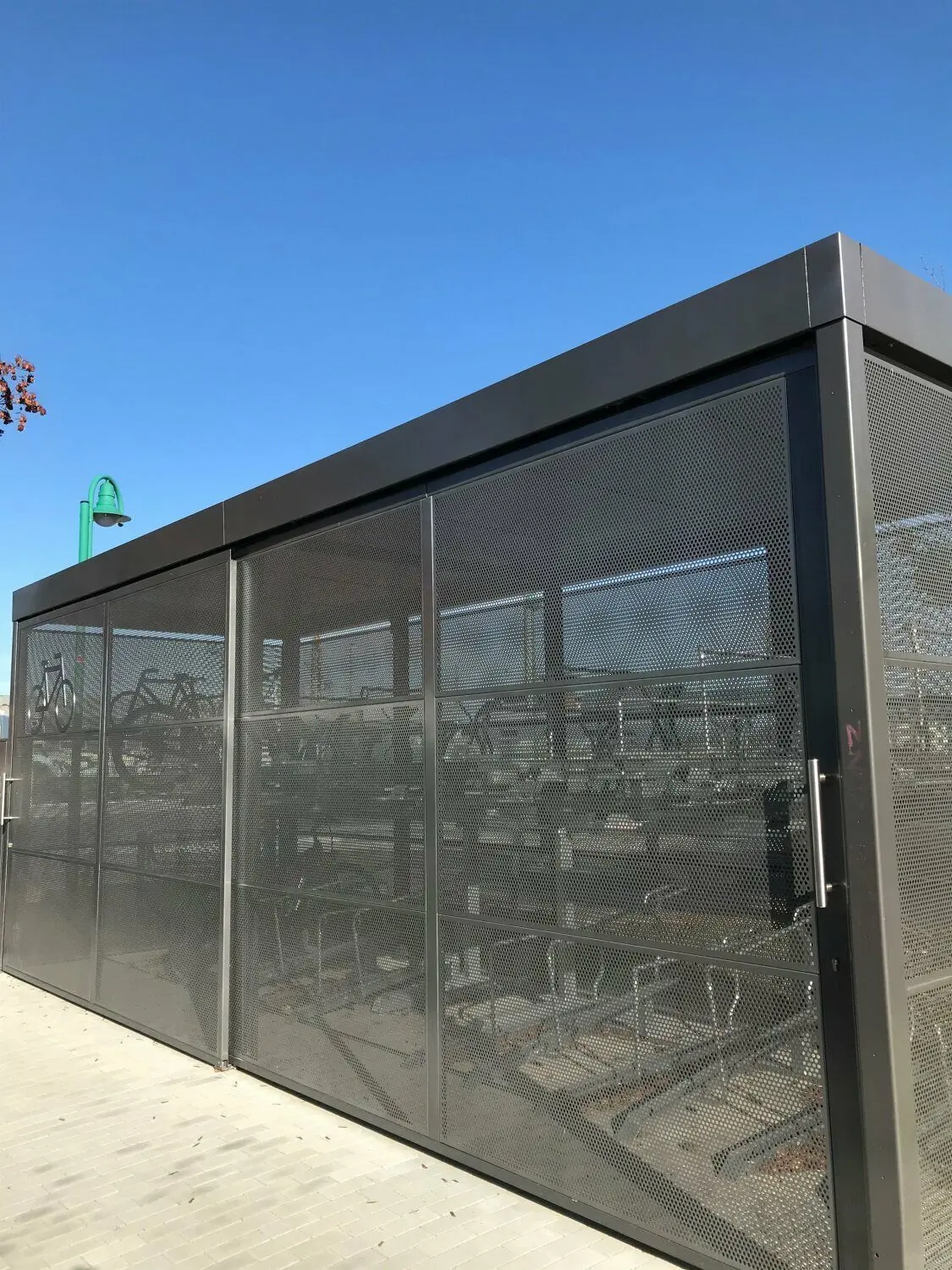 Die Schließanlage für Fahrräder am Bahnhof Finserwalde wird nur zögerlich genutzt. Dafür könnte es verschiedene Gründe geben.