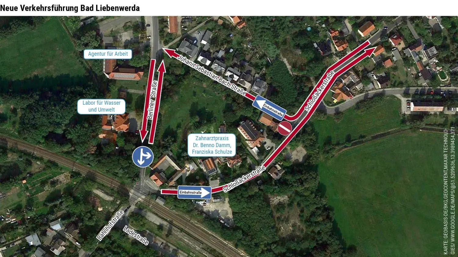 Die Grafik zeigt die neue Verkehrsführung im Zusammenhang mit dem geplanten Umbau des Bahnübergangs in der Berliner Straße in Bad Liebenwerda. Einbahnstraßen sollen die Sicherheit vor den Schranken erhöhen.
