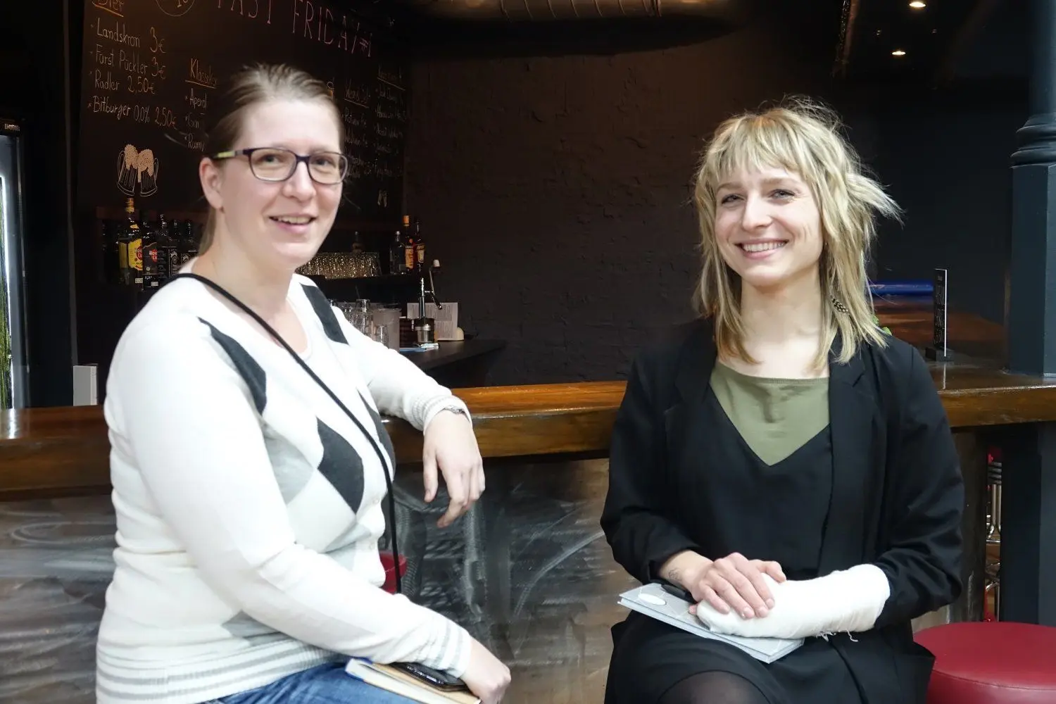 Rita Drunk und Anna-Maria Bertko (r.) sind neu im Team der Turmvilla Bad Muskau.