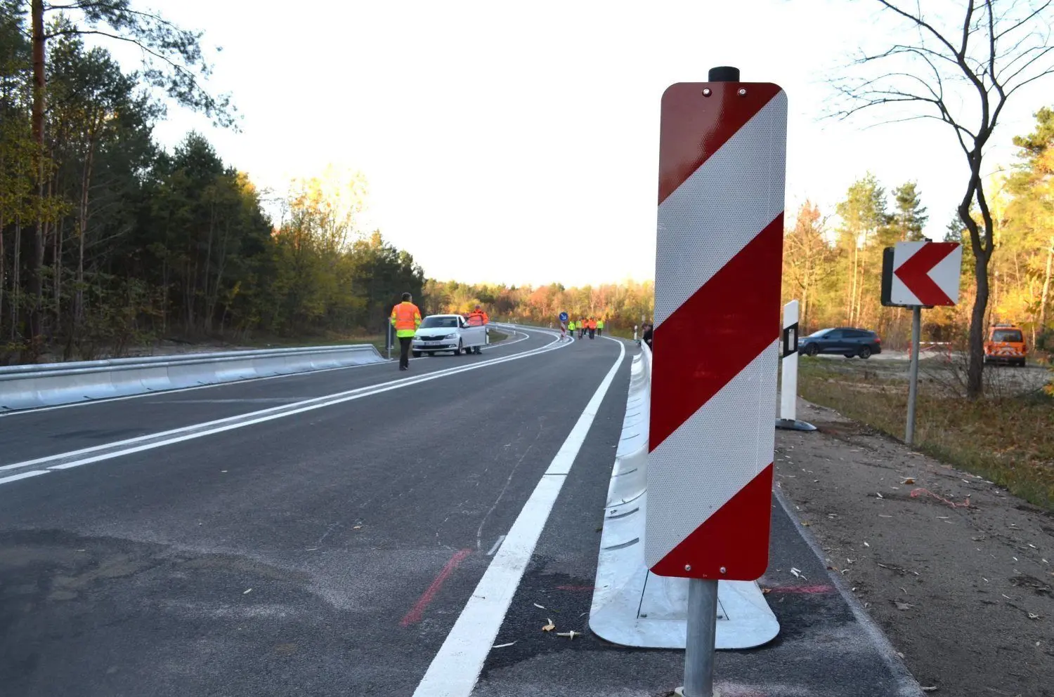 Künftig sollen Hindernisse sicherstellen, dass sich Autofahrer auf der B97 zwischen dem Abzweig Burgneudorf und Schwarze Pumpe auch an Tempo 30 halten.