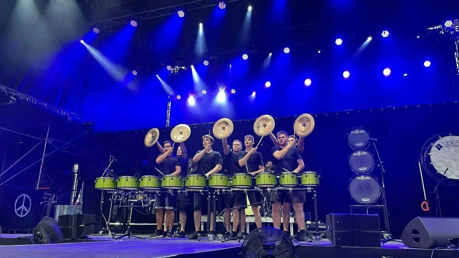 Die Weberknechte der Kreismusikschule Gebrüder Graun haben mal so richtig abgeliefert. Sie sind die perfekten Warmmacher für Hauptact Sarah Connor.