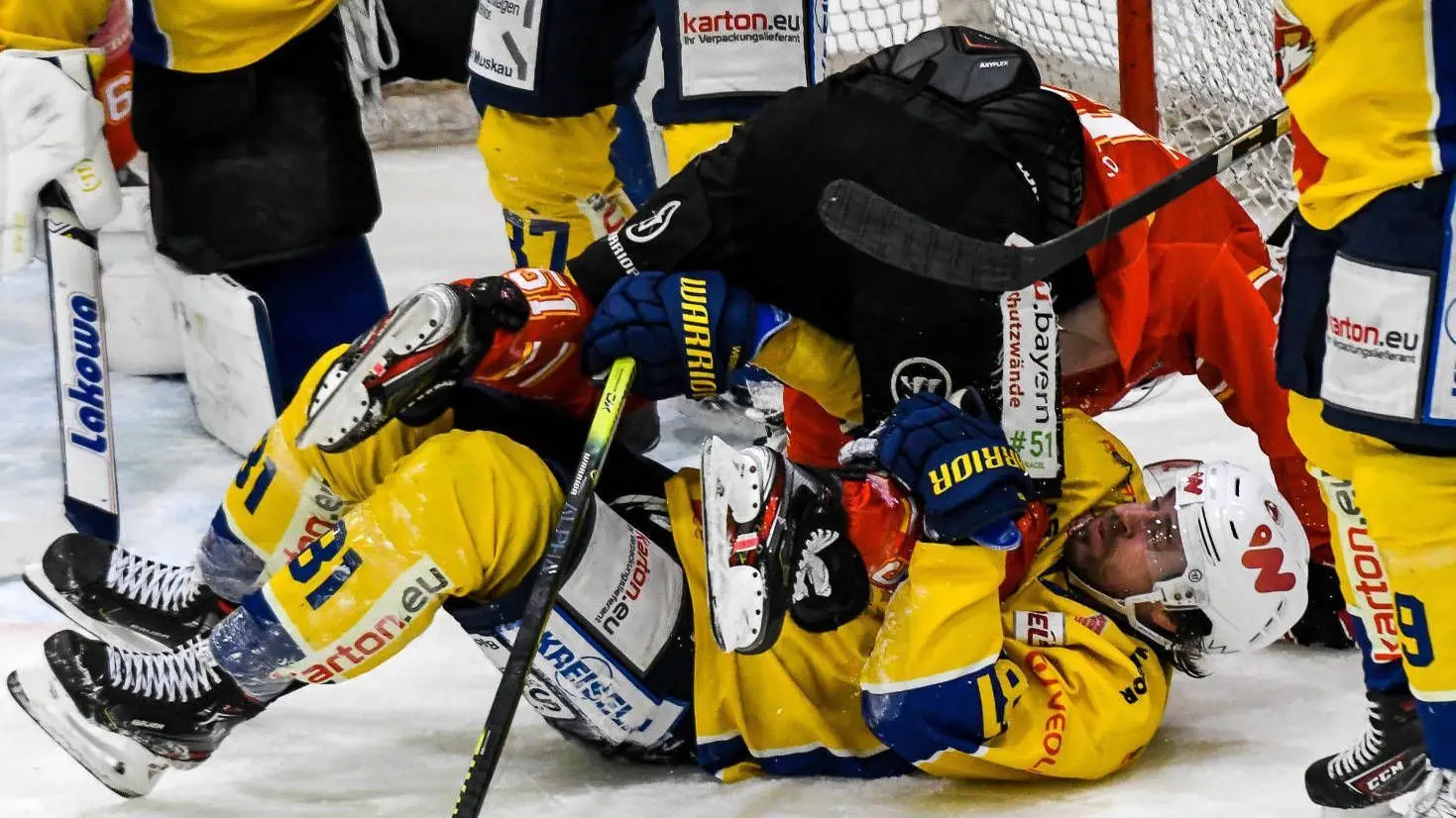 Die Lausitzer Füchse aus Weißwasser (hier Nick Ross) haben auch das DEL2-Auswärtsspiel beim ESV Kaufbeuren verloren.