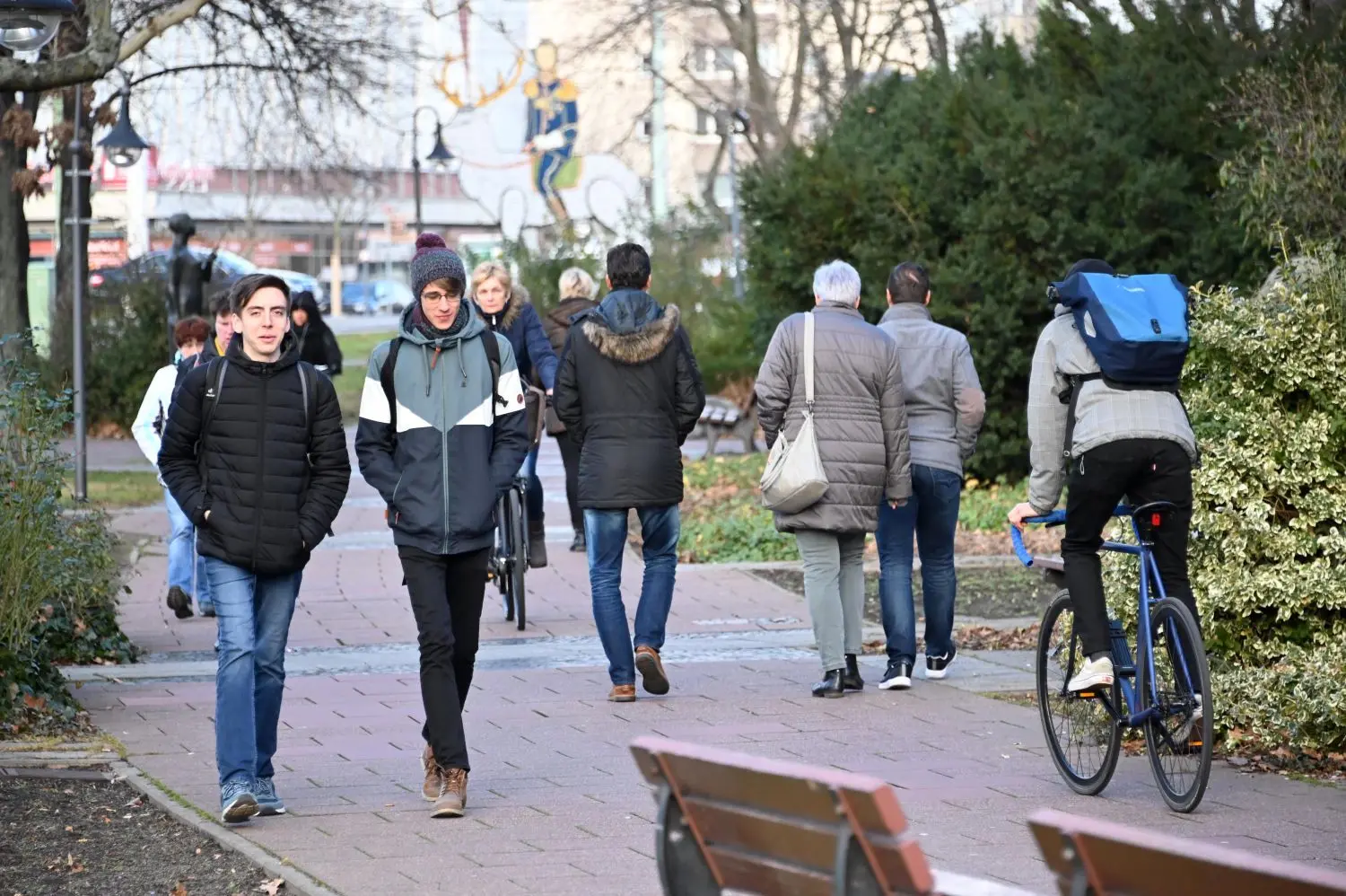 Auch entlang der Stadtmauer in Cottbus werden Radfahrer ausgebremst.