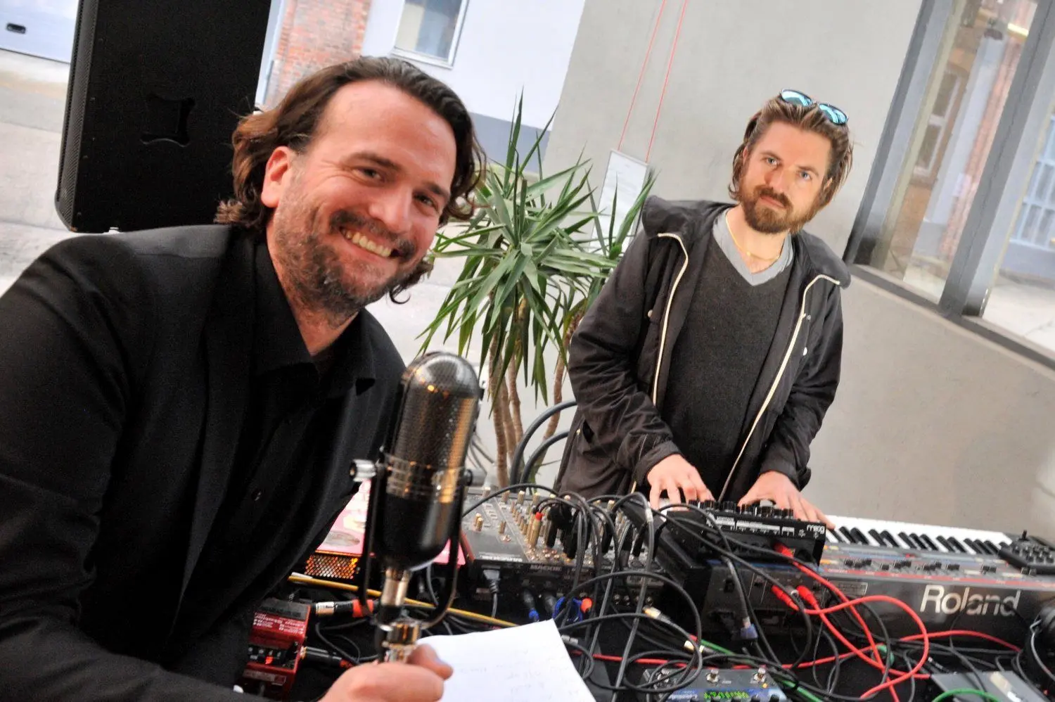 Paul Frick und Leonard Gimpel haben sich mit Live Elektronik und Klanginstallation beim Festival eingebracht.