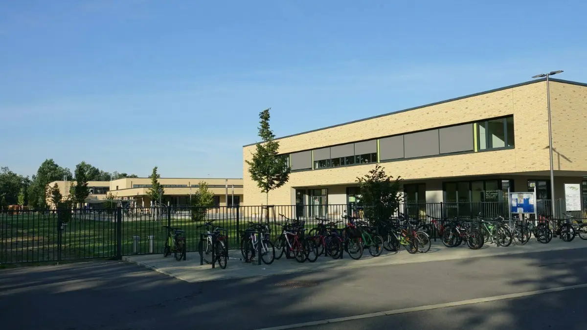 Blick auf den deutsch-sorbischen Schulkomplex in Schleife. Die Versorgung mit Gas kommt Schleife teuer zu stehen.
Blick auf den deutsch-sorbischen Schulkomplex in Schleife