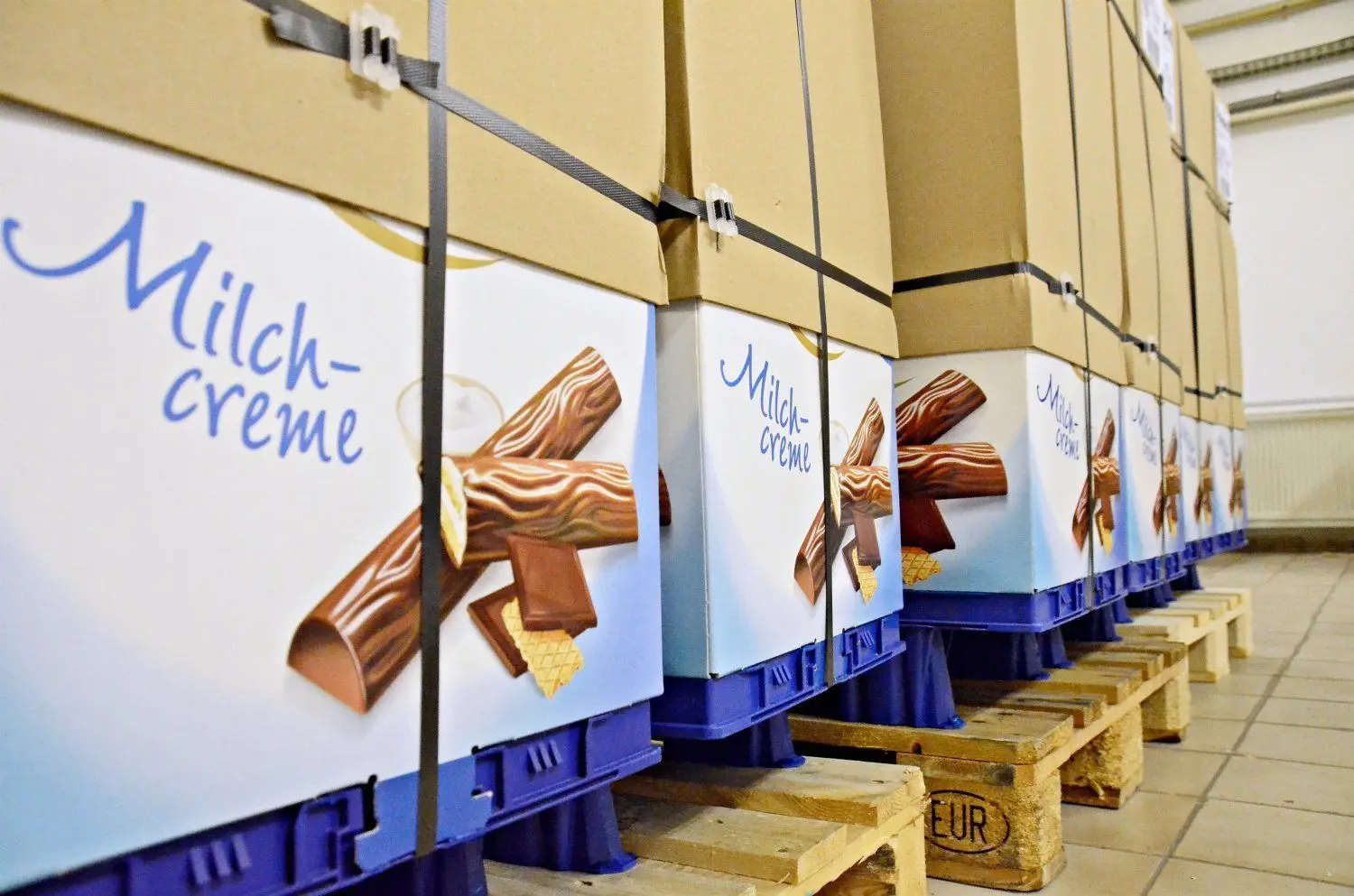 Im Tafel-Logistik-Zentrum Südbrandenburg in Finsterwalde ist nur noch Schokolade, Spielzeug, und Speiseeis vorrätig.