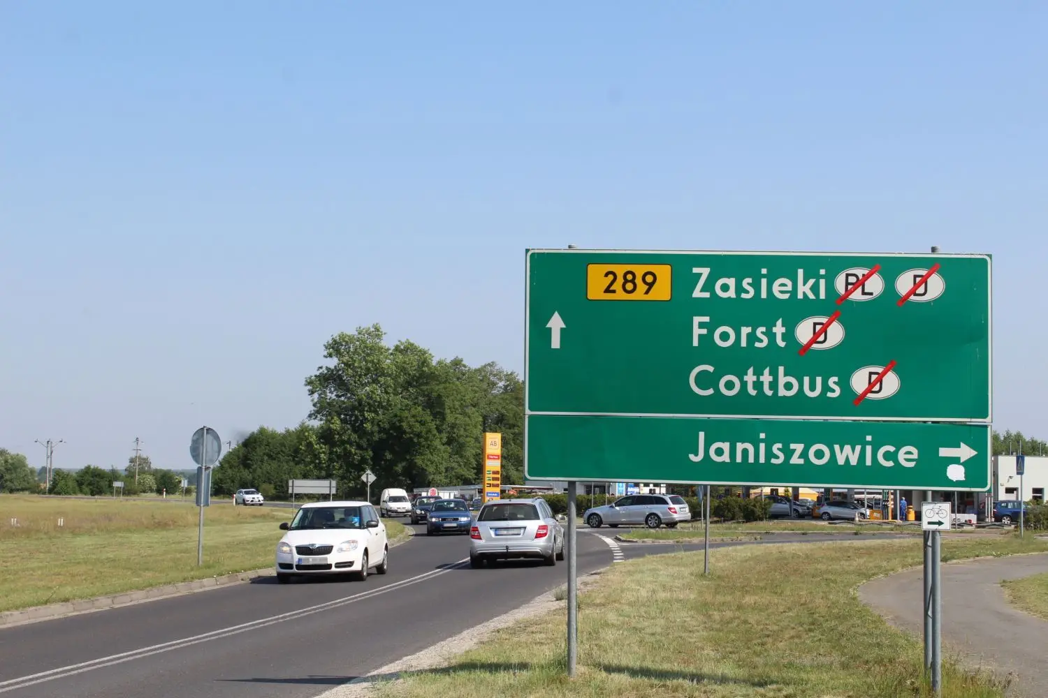 Die Pkw mit deutschen Kennzeichen beleben seit Samstag wieder spürbar das Straßenbild im polnischen Zasieki.