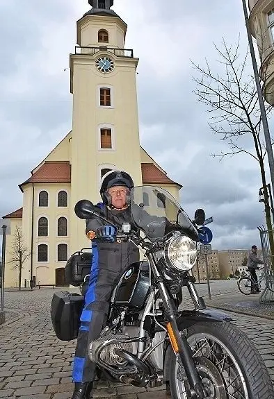 Pfarrer Christoph Lange ist selbst begeisterter Biker und freut sich daher auch auf die Biker-Gottesdienste. ⇥
